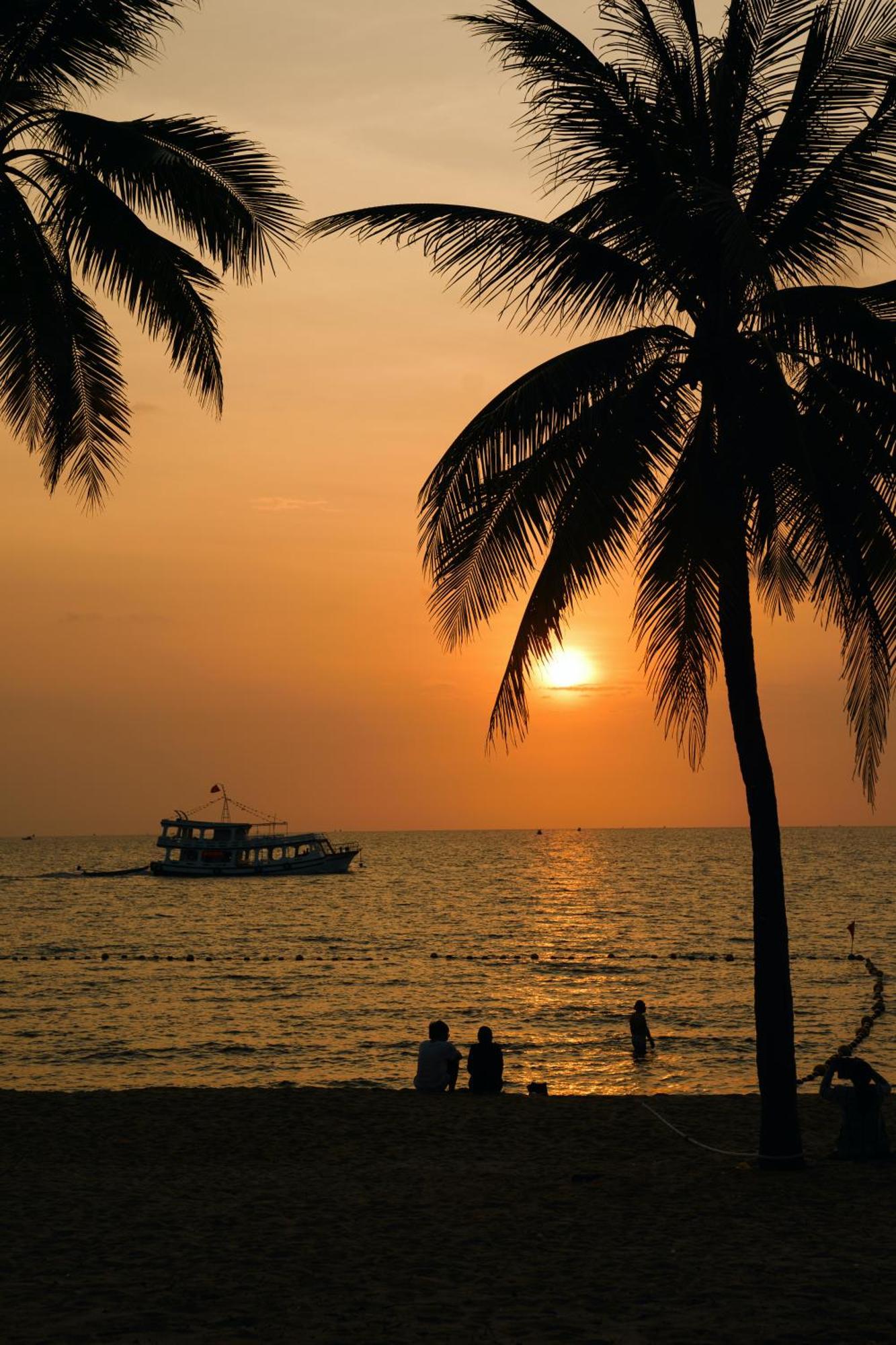 Kosmos Apart Hotel Phu Quoc - Night Market & Walkin To Beach Exteriör bild