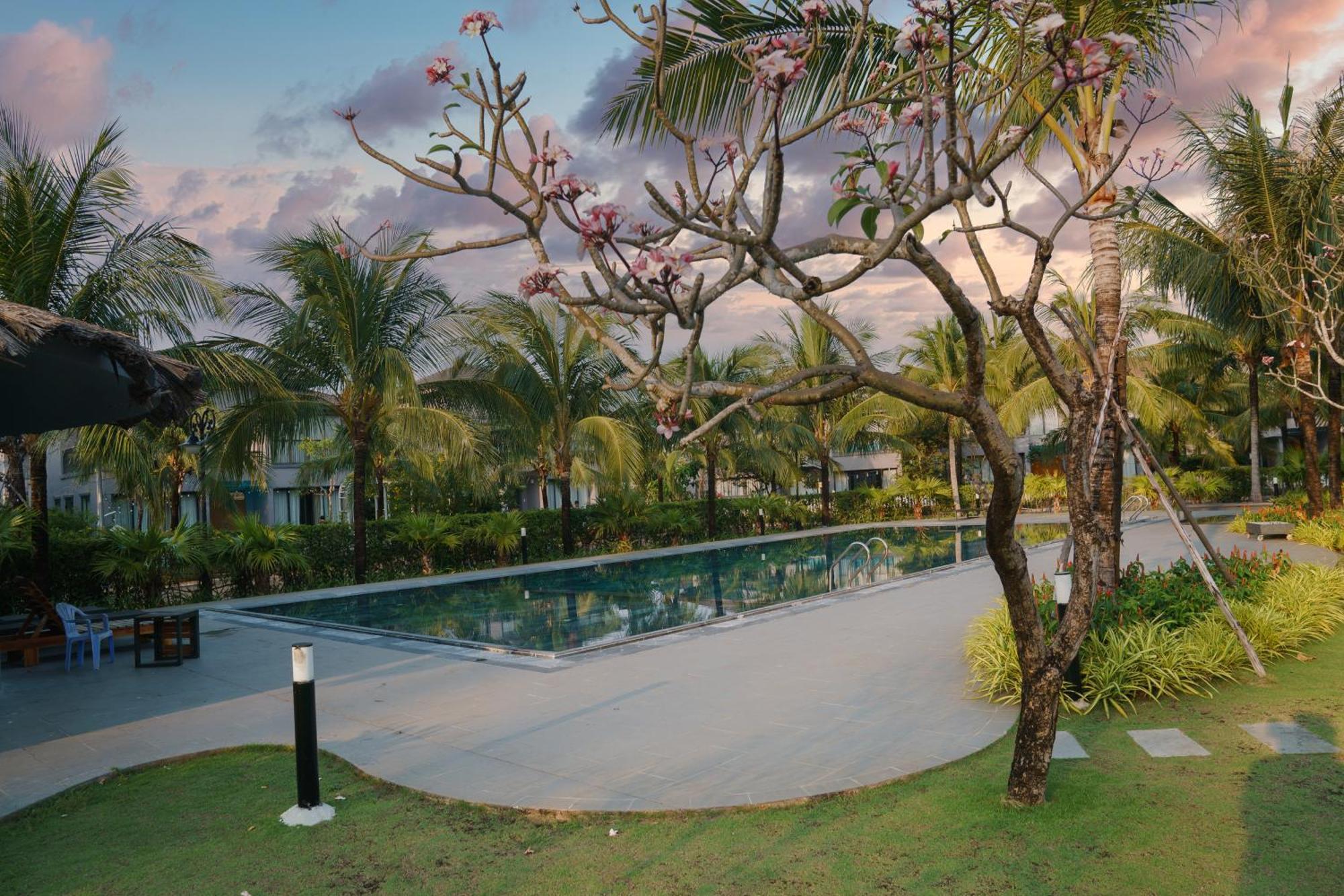 Kosmos Apart Hotel Phu Quoc - Night Market & Walkin To Beach Exteriör bild